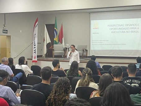AVICULTURA FOI TEMA DE PALESTRA NA FINECOM