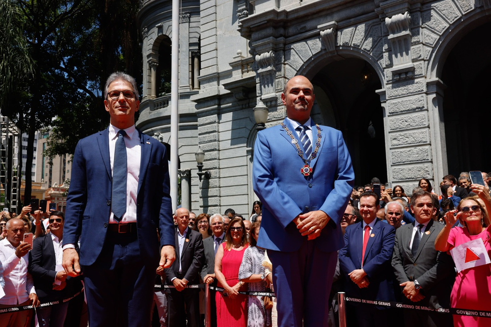 Posse do governador Mateus Simões tem presença da AVIMIG