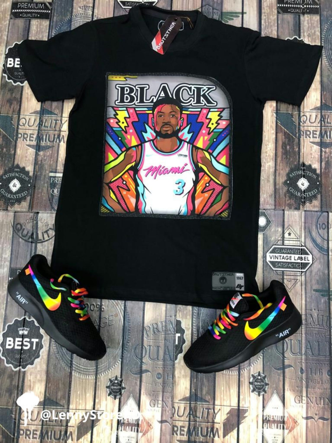 T-shirts + tenis 