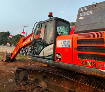 Hitachi ZX200-5G_edited.jpg