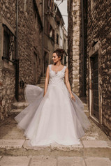 Agnes Bridal ivory és fehér színben is különböző kivágással, natúr és köves változat 36-42 