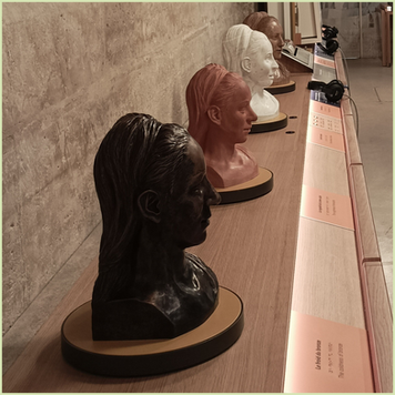 Bustes du parcours sculptés en plusieurs matériaux (bronze, argile, pierre...) 