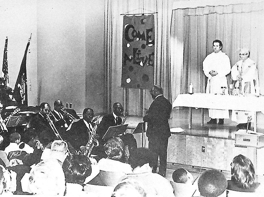 1- EB and Kelly at St Thomas--Liturgy Ma