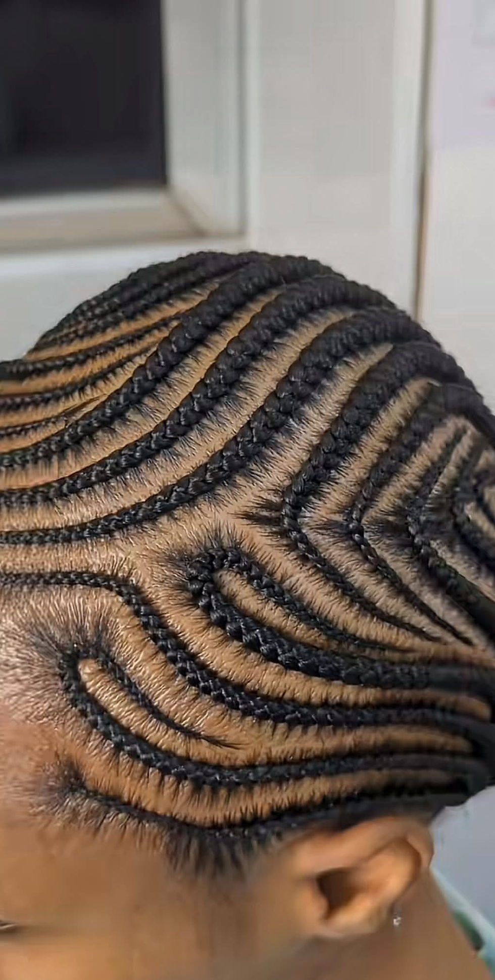 Thumbnail: Braids
