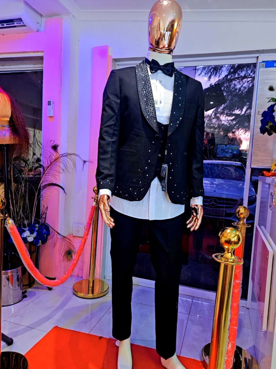 Thumbnail: Elegant man suit 