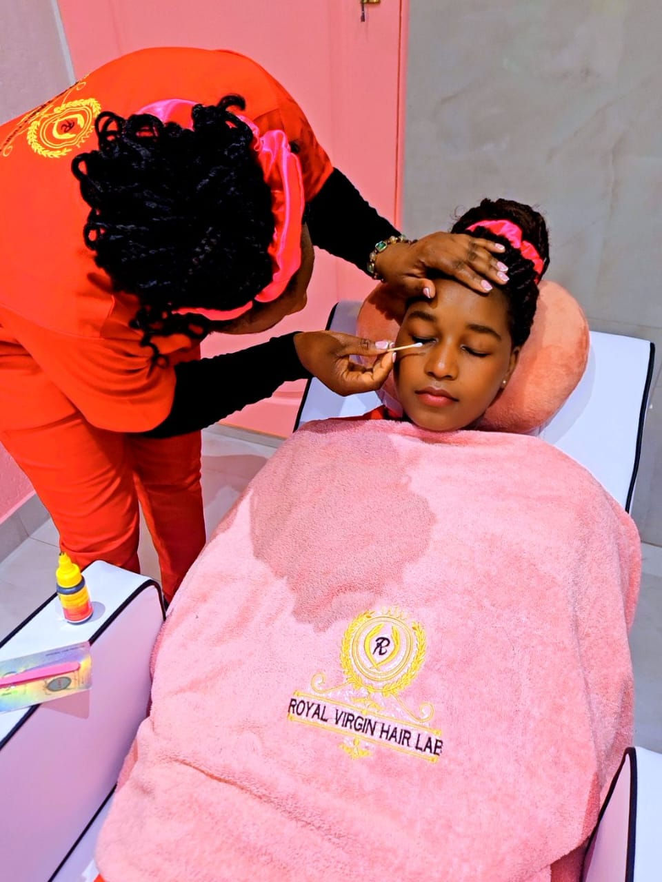 Thumbnail: eyelashes studio