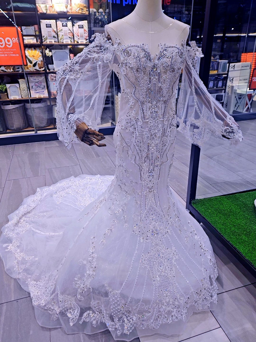 Thumbnail: Luxury crystal wedding dress 