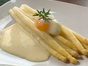 ホワイトアスパラガスとオランデーゼソース