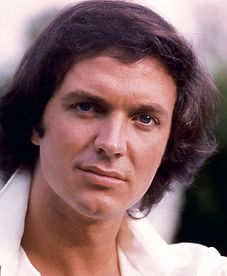 Camilo_Sesto_en_1978,_sesión_álbum__Sentimientos__por_José_María_Castellví.jpg