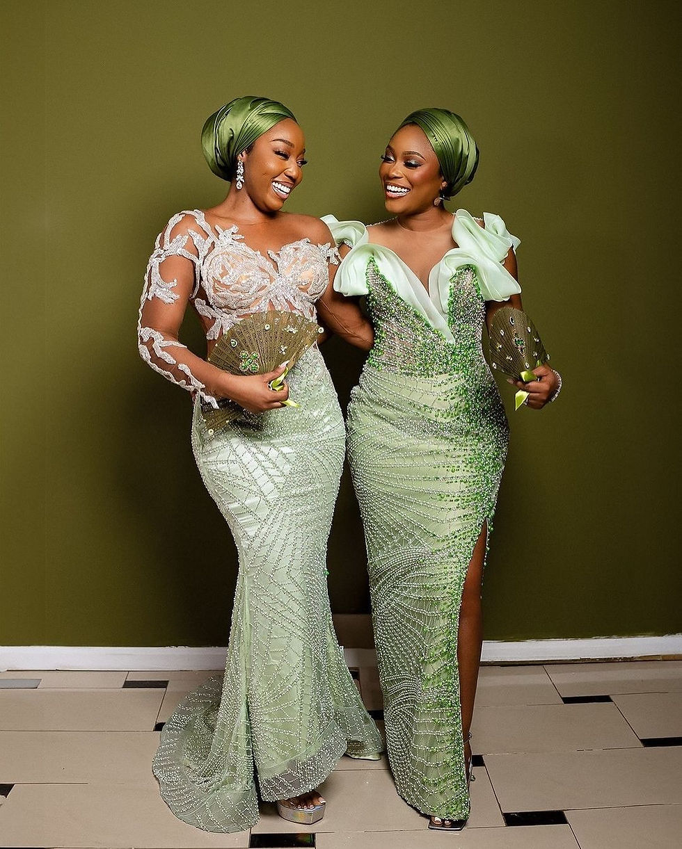 Bride in purple asooke with her asoebi bellas