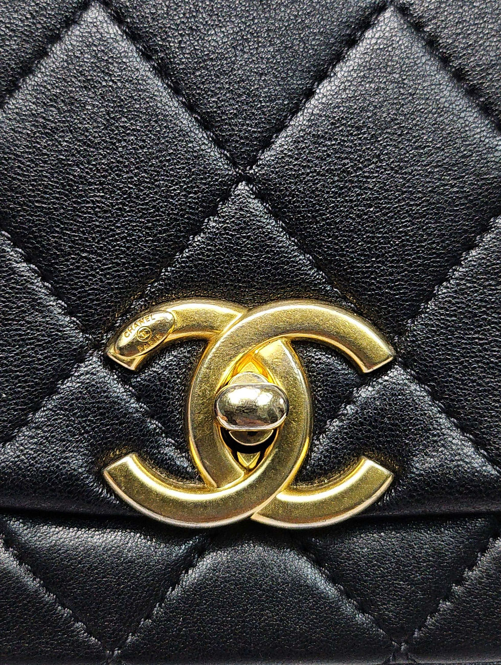Thumbnail: Chanel - Chain Shoulder Bag