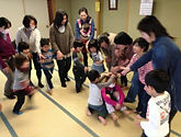 わらべうた 集団.jpg