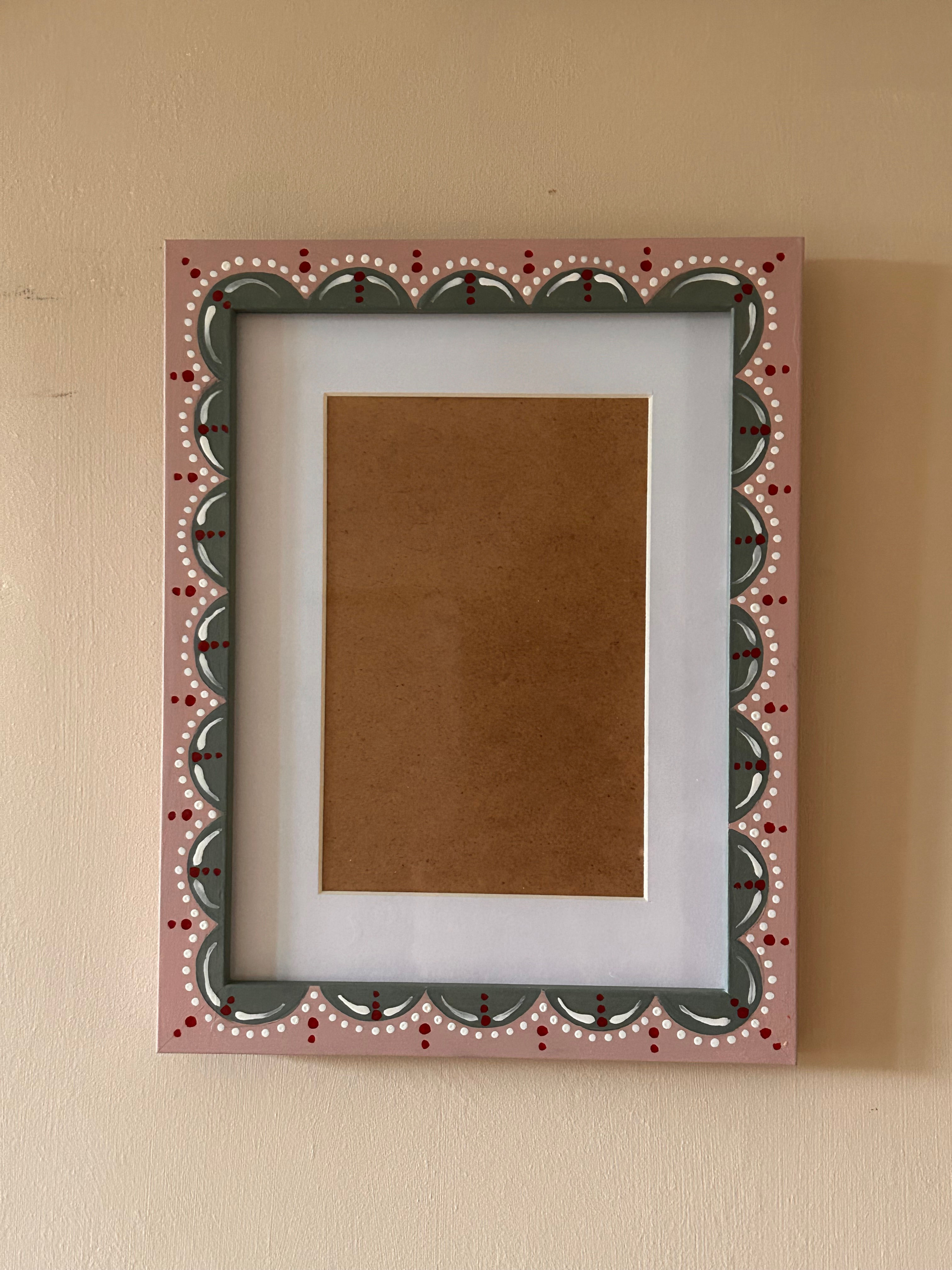 Pink scallops frame