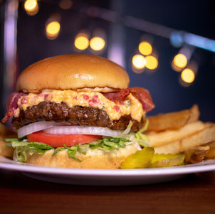 Bacon Pimento Cheese Burger 