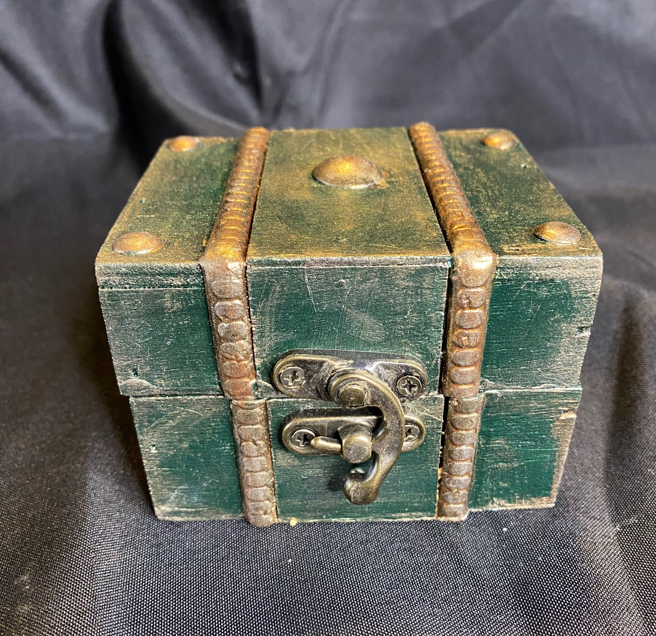 Emerald Green Travel Altar ~ Altar Box ~ Spell Kit ~ Enchanted Reliquary