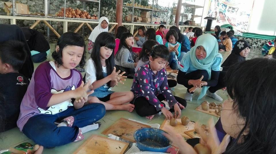 pelatihan keramik citra alam