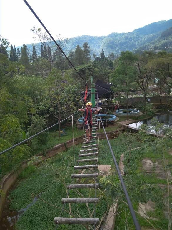 permainan highropes untuk melatih fisik dan keberanian