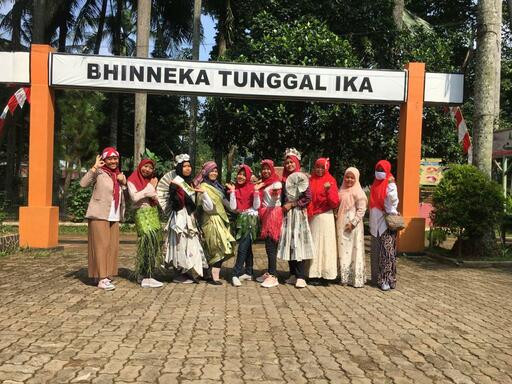 gerbang bhinneka tunggal ika citra alam lakeside