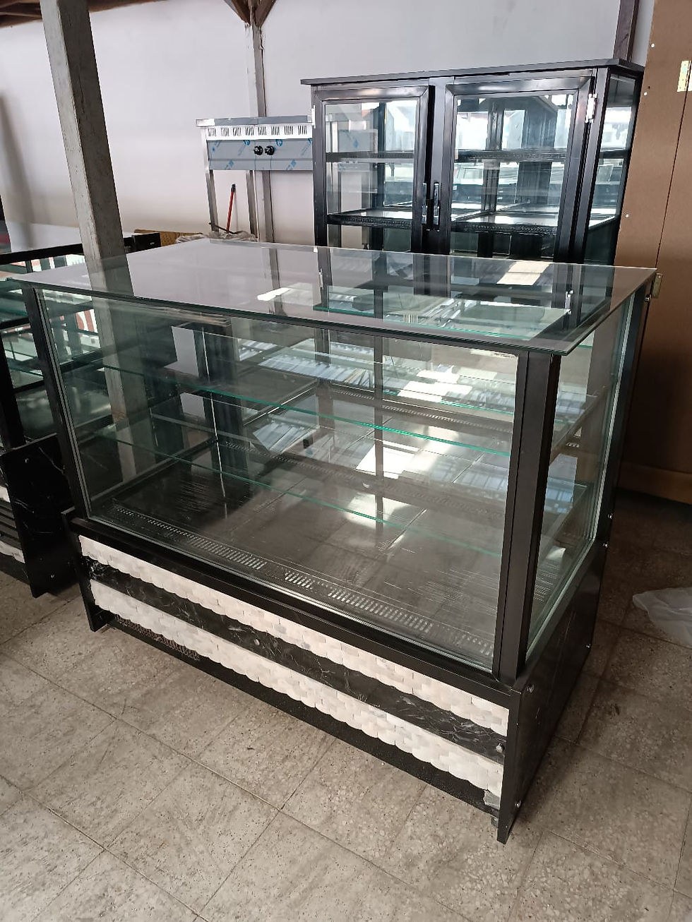 Küçük resim: Pasta Teşhir Dolabı 