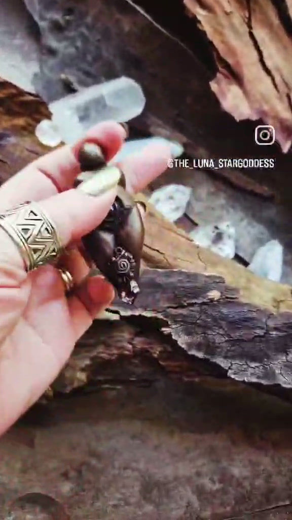 Thumbnail: Gaia Primitive Goddess Amulet Amethyst