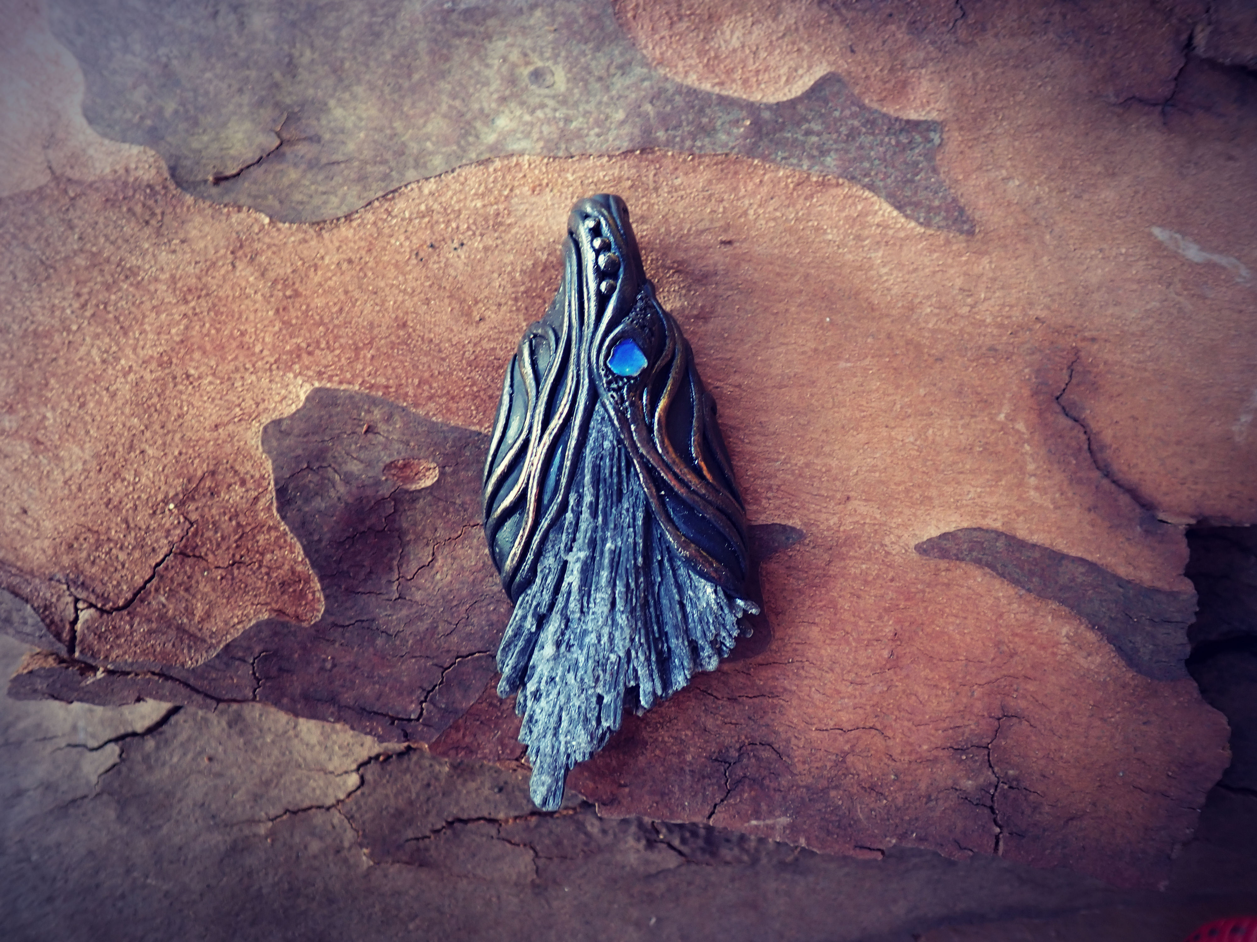 'Masterful Flow' Unisex Black Kyanite & Labradorite Pendant