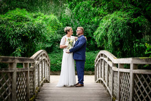 Couple on a bridge, holding flowers, natural backdrop, Mariage, Visentin Photographie. Troyes..