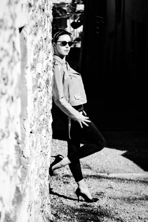 visentin photo, myriam dieudonne, conflans street, vintage, pin up, photographe, portrait femme, photographe thérapie, noir et blanc, low key, albertville, chambéry, photographe albertville, photographe chambéry, photographe savoie, photographe portrait, black and white