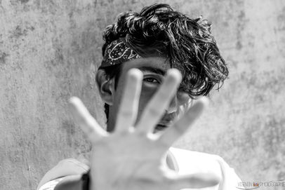 visentin photo, matteo delorme, street, urbex, graffit chambéry, photographe, photographe chambery, photographe albertville, photographe savoie, photographe mode, portrait homme, levis, vans, noir et blanc, urbex, photo street, art