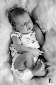 Portrait Naissance, bébé - noir et blanc - Chambéry, Savoie