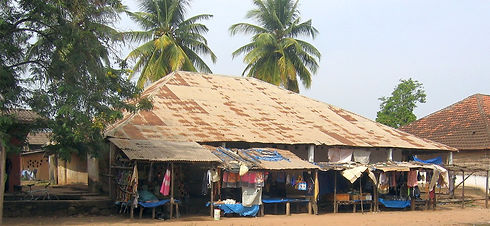 1920px-Catió_market.jpg