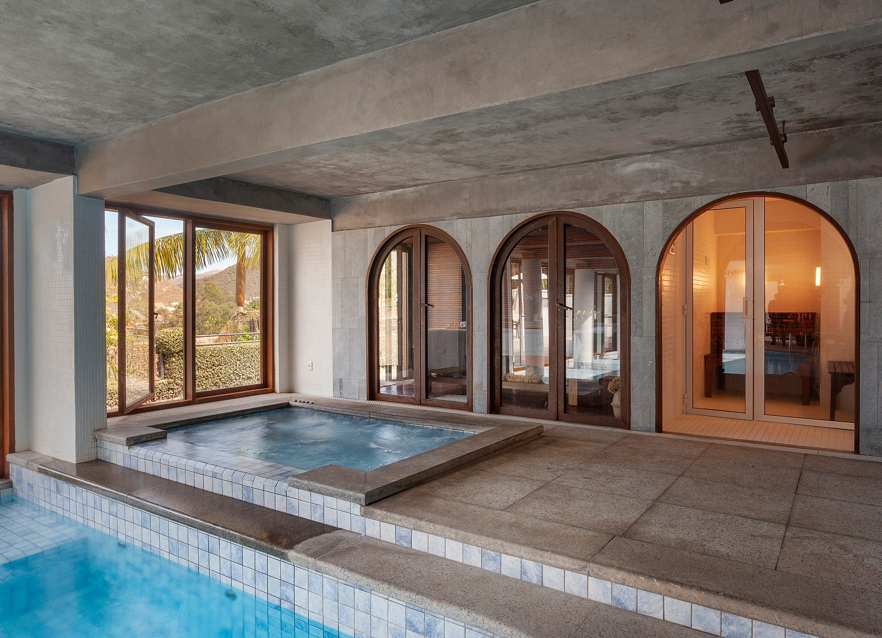 portas em arco piscina em aço corten