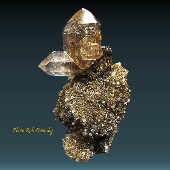 Quartz " Diamant d'Herkimer ", macle du Japon avec inclusion de pétrole et pyrobitume