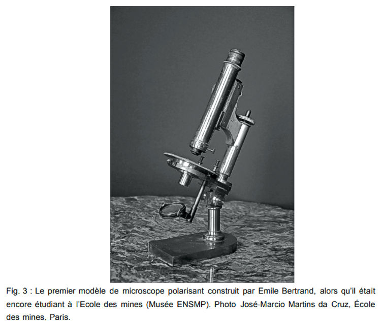 Le premier modèle de microscope polarisant construit par Emile Bertrand.jpg