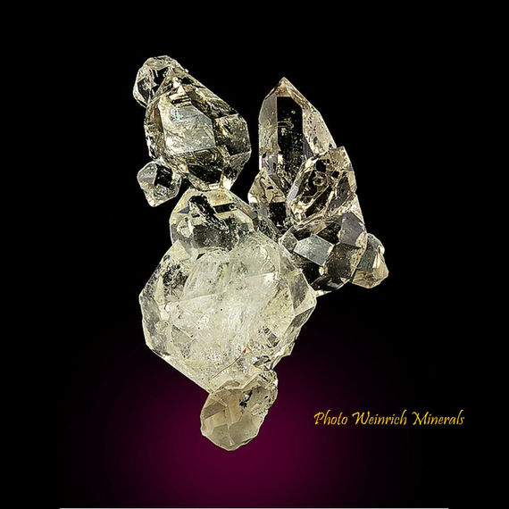 Quartz " Diamant d'Herkimer ", groupe de cristaux.