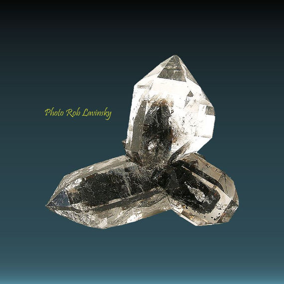 Quartz " Diamant d'Herkimer ", groupe de cristaux triple.