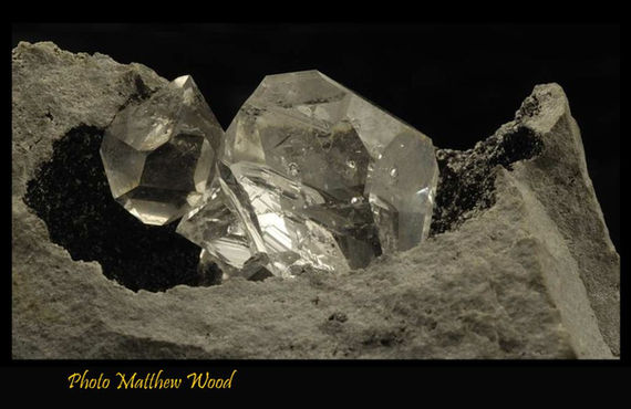 Quartz " Diamant d'Herkimer " groupe dans son vugg.