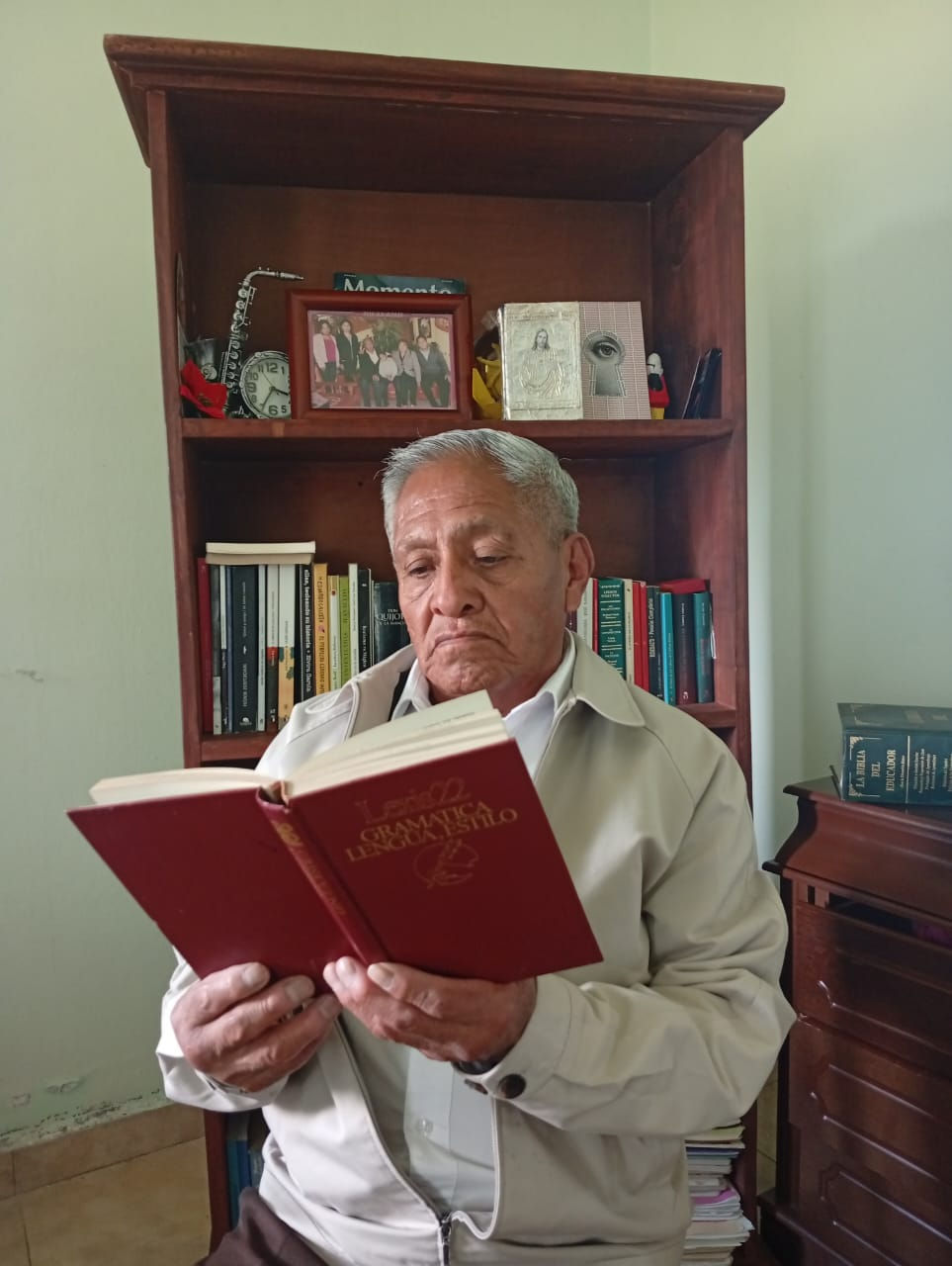 Enseñar como una vocación interminable: Entrevista al maestro José Luis Robles