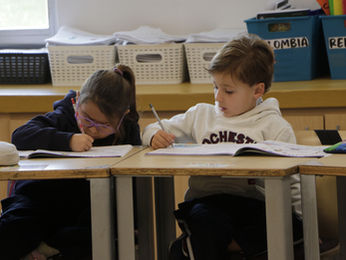 Guía para elegir un colegio innovador en Colombia y preparar a los estudiantes para el futuro.