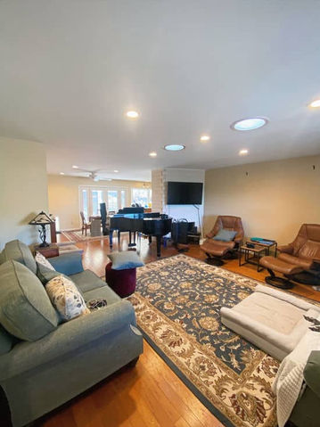 Freshly Painted Living Room with Modern Neutral Tones by VB Painting Services in Temecula Interior Paint Project Featuring Smooth Wall Finish and Crisp White Trim Poway Home
