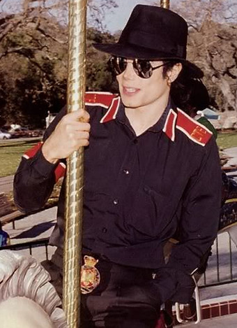 Michael-at-NeverLand-neverland-forever-9