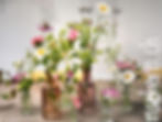 Tischblumen in Gläschen