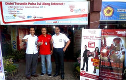 GM Telkom Bengkulu (Kiri)