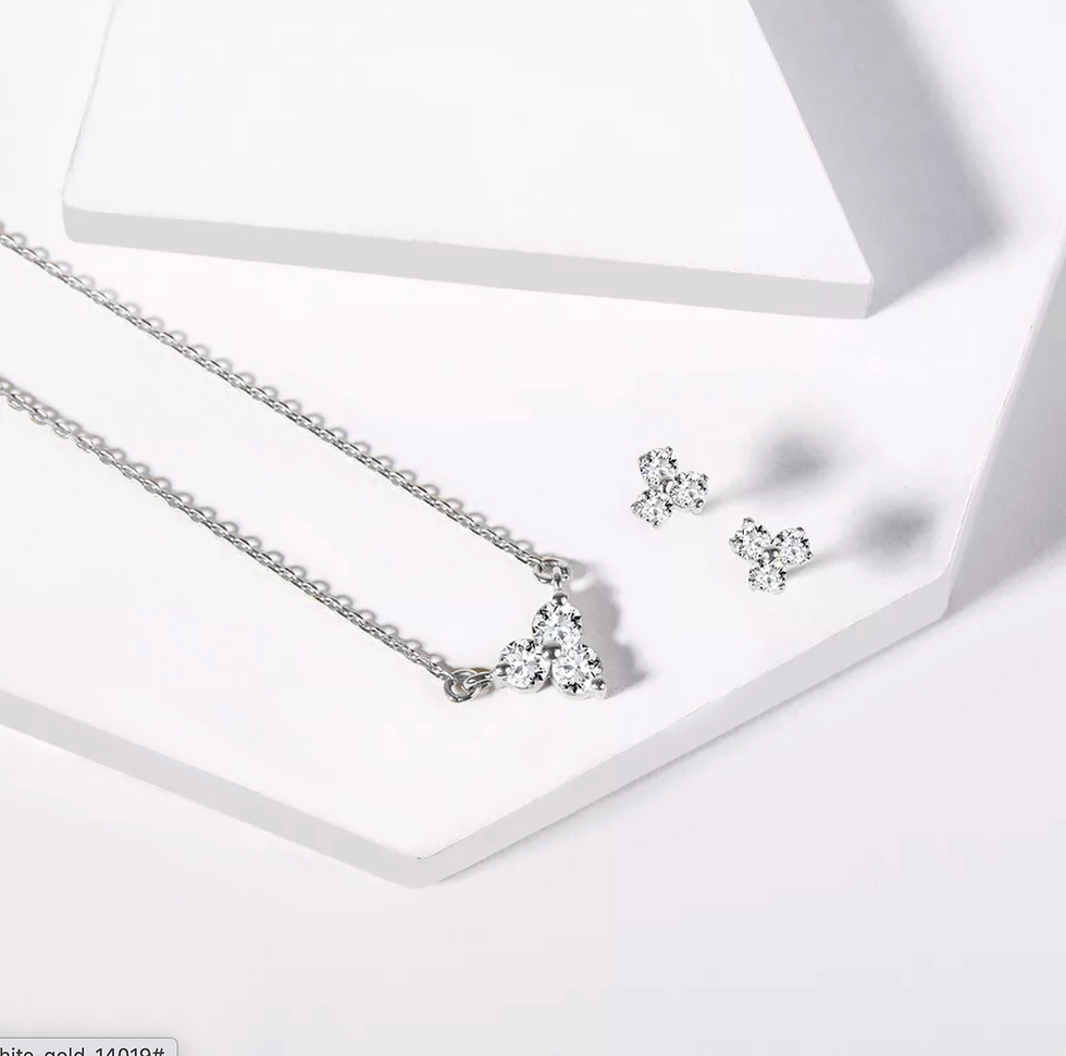 Thumbnail: Swag Trio, Collier 3 Diamants Solitaires / F / VVS Or 18 carats