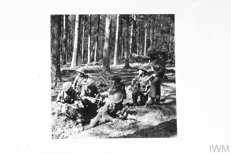 Lieutenant A.M.Young of Winnipeg, briefing O.Group.