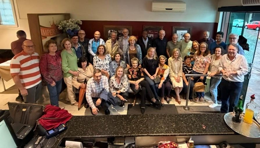 ASSOCIADOS DA SERRA GAÚCHA CONFRATERNIZAM COM A DIRETORIA