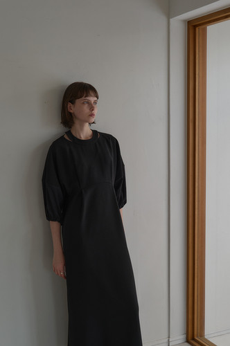 VOLUME SLEEVE ONE PIECE（MANOF） | BELINDA