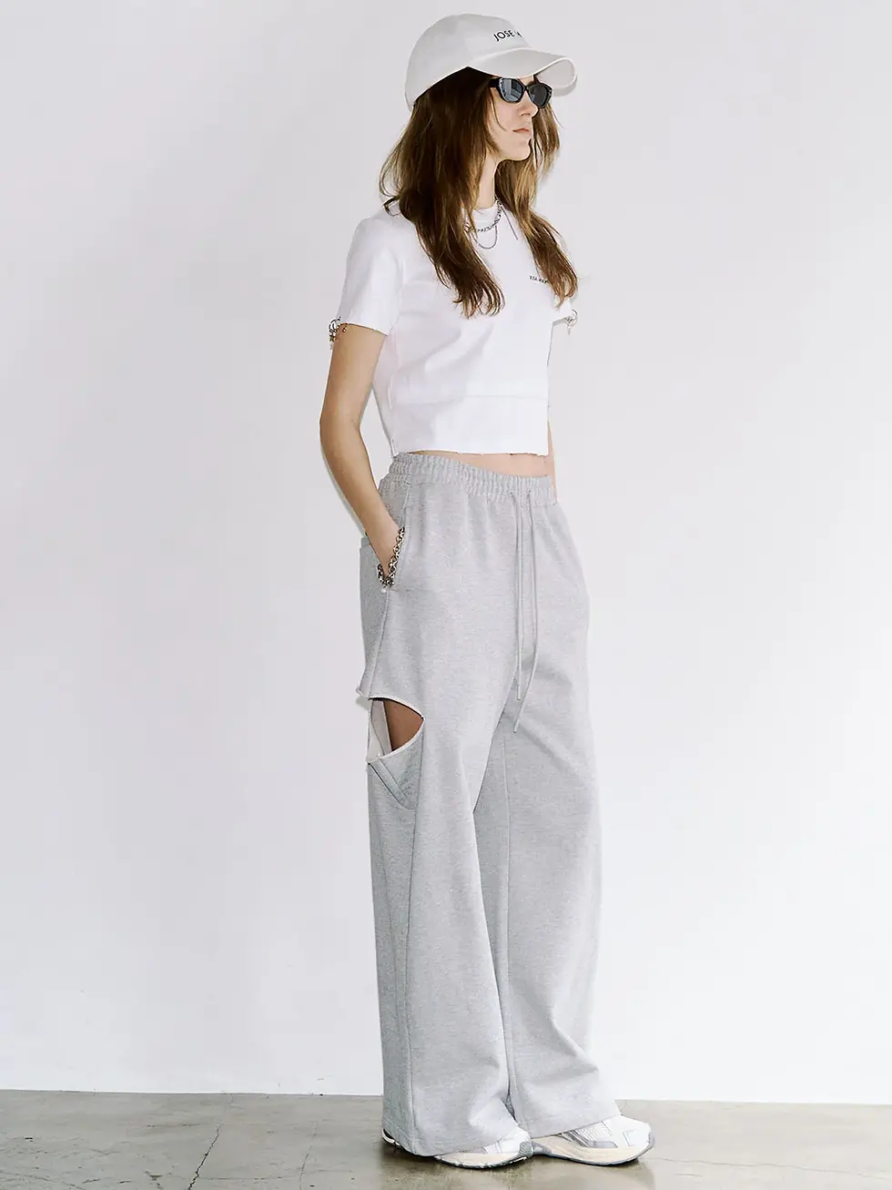 サムネイル： LOGO CHARM T SHIRTS (JOSEMOON)