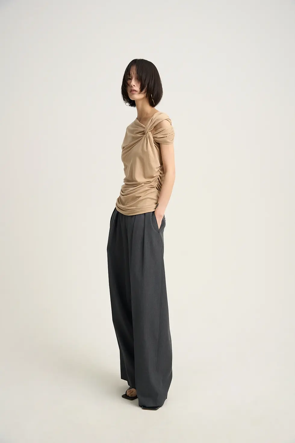 サムネイル： Essence asymmetry tops（Venica）