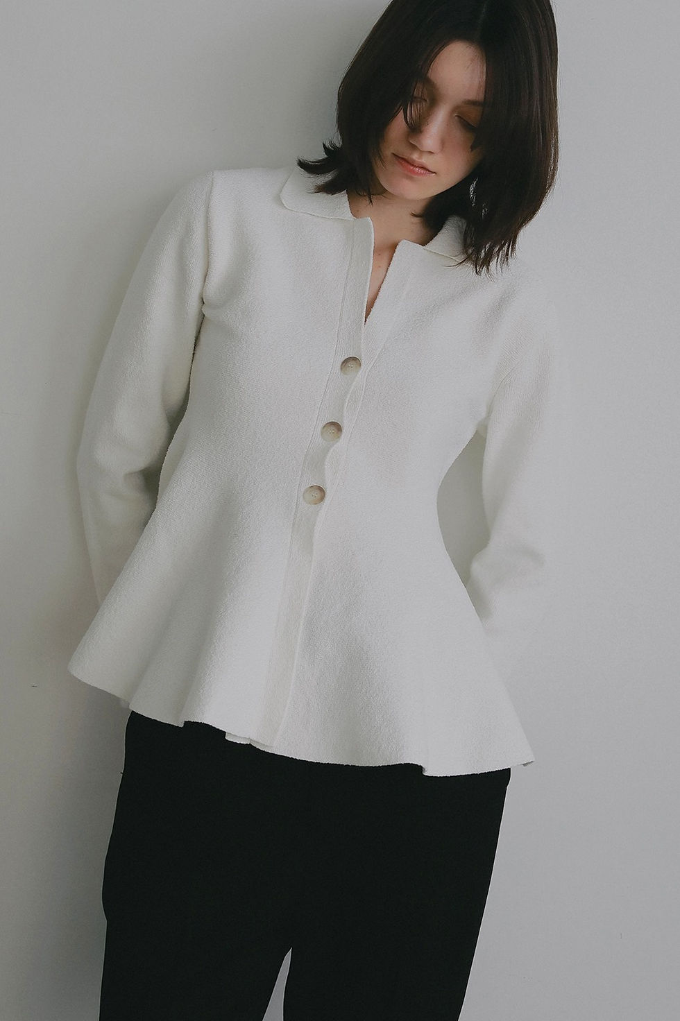 サムネイル： VOLUME PEPLUM KNIT CARDIGAN（MANOF）