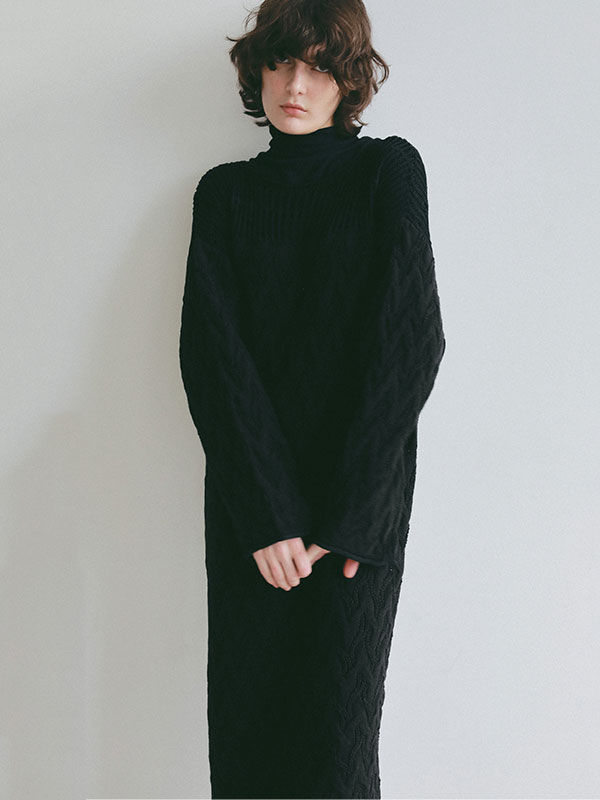 サムネイル： コードヤーンケーブルニットワンピース（ETRE TOKYO）